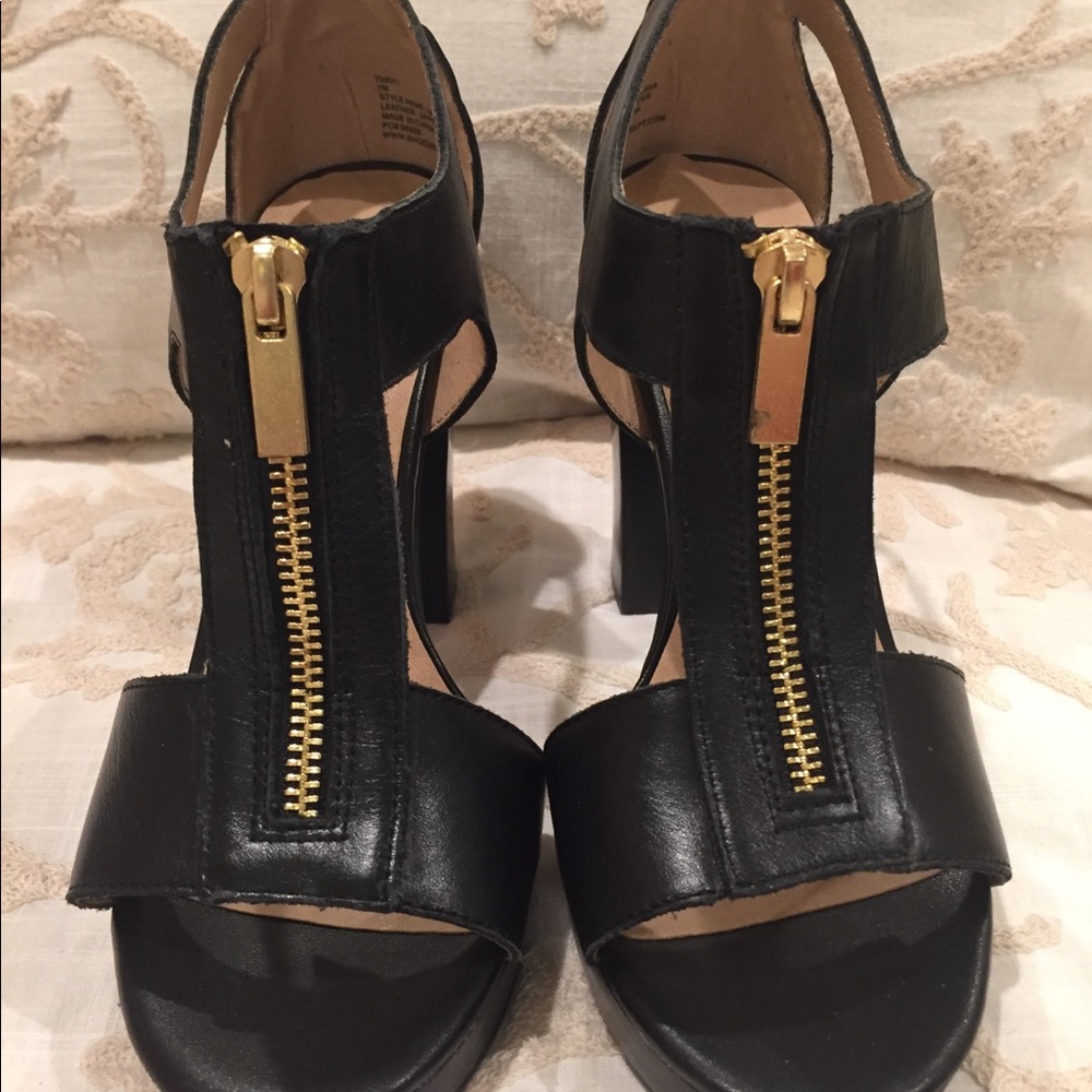 Leather Moda Spana Platform Heels With Gold Zipper